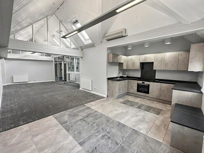 3 Bedroom Flat To Rent In Charles Street, Windsor, SL4