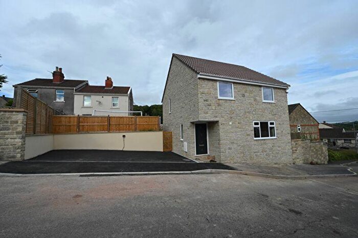 3 Bedroom Detached House To Rent In Tamblyn Close, Radstock, BA3