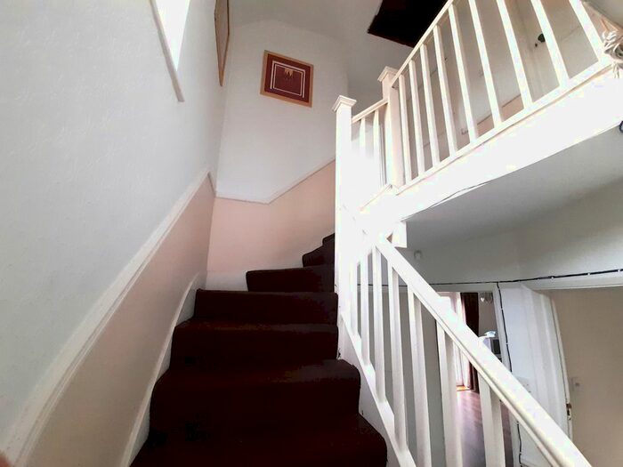 4 Bedroom Semi-Detached House To Rent In The Crossways, Hounslow, Greater London TW5