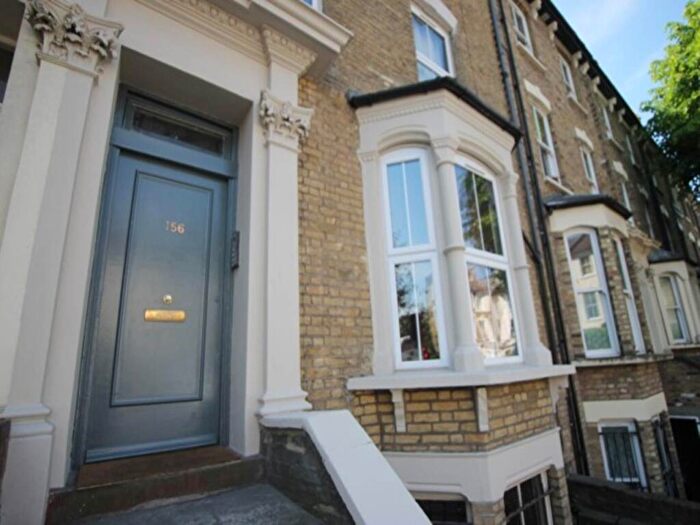 2 Bedroom Flat To Rent In Graham Road, Hackney, London, E8