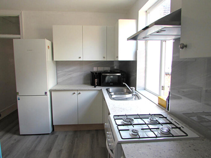 3 Bedroom Flat To Rent In Rosslyn Crescent, Harrow, Middlesex, HA1