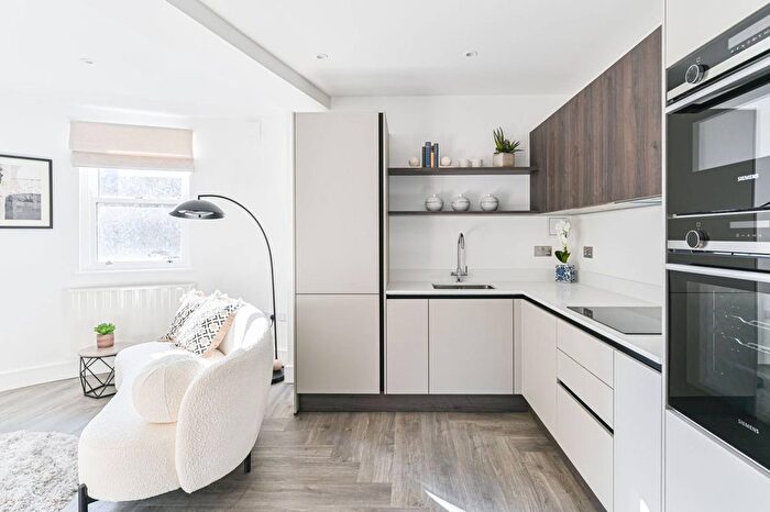 2 Bedroom Flat For Sale In The Wharf Collection, Battersea, London, SW11