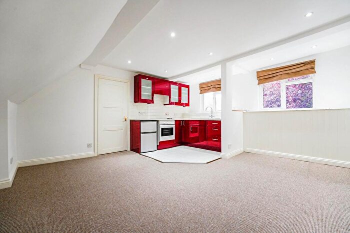 1 Bedroom Apartment To Rent In Archway Court, SN7