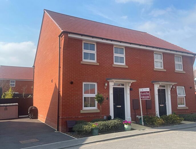 3 Bedroom Semi-Detached House For Sale In Alfred Way, Buckingham, MK18