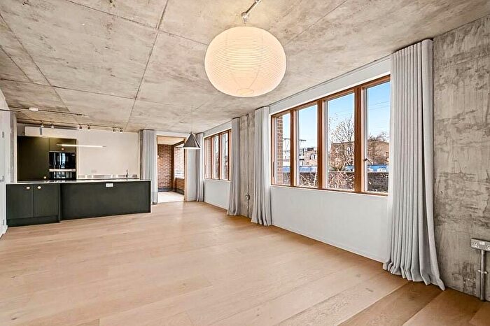 3 Bedroom Flat To Rent In London Lane, Hackney, E8