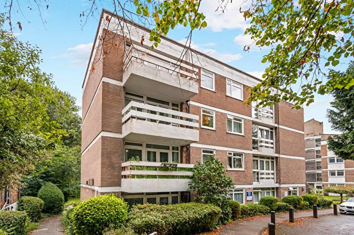 2 Bedroom Flat To Rent In - Carlton Drive, Putney, SW15