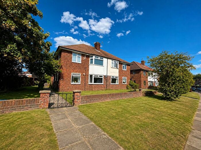 2 Bedroom Maisonette For Sale In Bridge Road, Isleworth, Greater London, TW7
