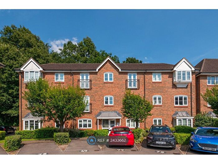 2 Bedroom Flat To Rent In Rydons Way, Redhill, RH1