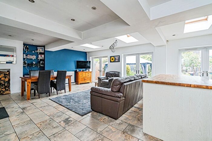 3 Bedroom Semi-Detached House For Sale In The Straits, Dudley, DY3