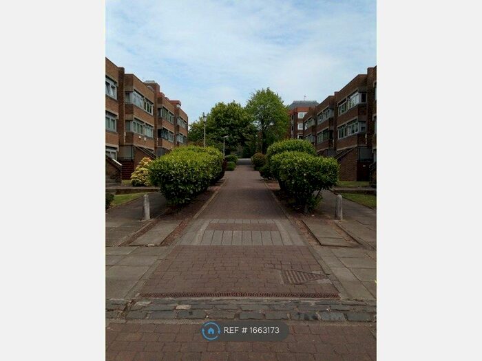 2 Bedroom Maisonette To Rent In Huntly Court, Glasgow, G41