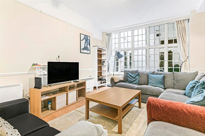 4 Bedroom Flat To Rent In Gloucester Road, South Kensington, SW7
