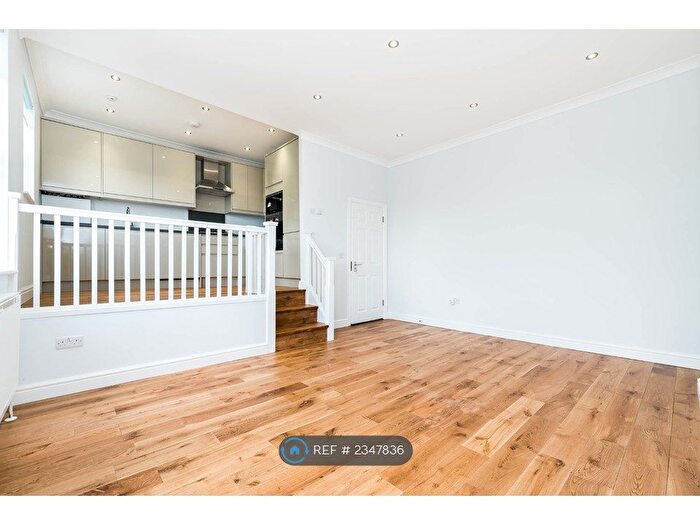 3 Bedroom Flat To Rent In Overhill Road, London, SE22