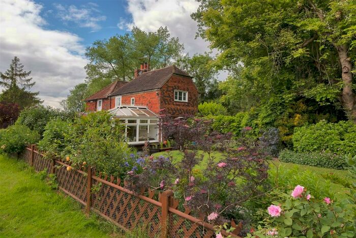 2 Bedroom Semi-Detached House For Sale In Gravelly Ways, Laddingford, Maidstone, ME18