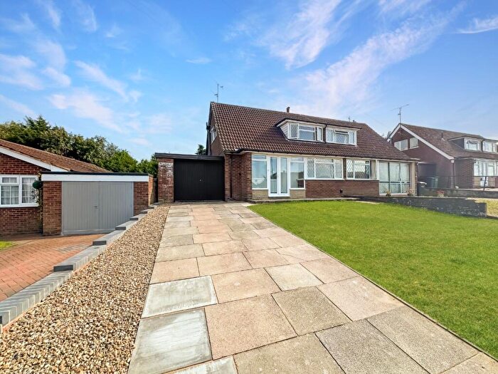 3 Bedroom Semi-Detached Bungalow To Rent In Wadhurst Ave, Luton, LU3