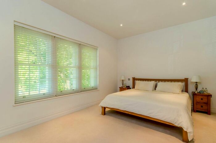 2 Bedroom Flat To Rent In Wimbledon Park Side, Wimbledon Common, London, SW19