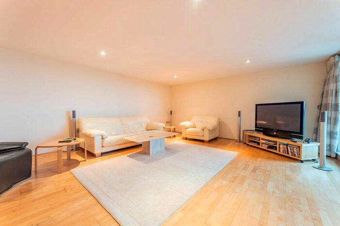 2 Bedroom Flat For Sale In St George Wharf, Vauxhall, London, SW8