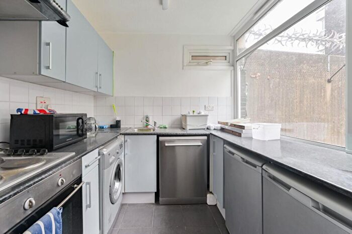 1 Bedroom Flat To Rent In John Ruskin Street, , Oval, London, SE5