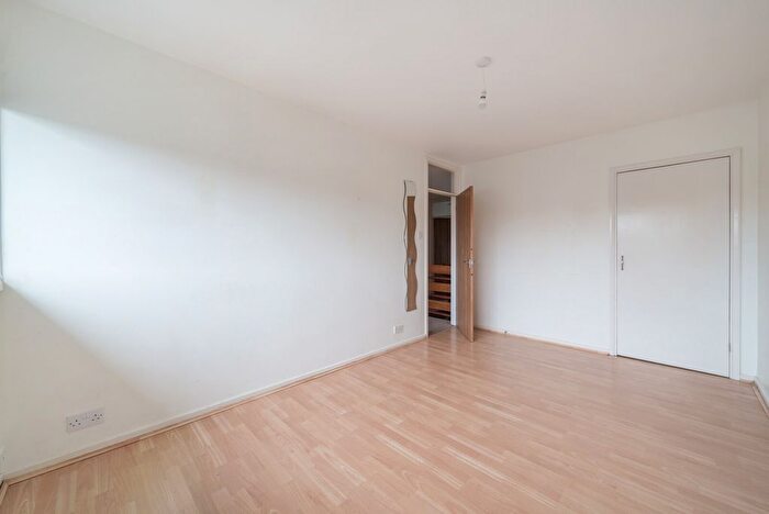3 Bedroom Terraced House For Sale In Grove Road, Shepperton, TW17
