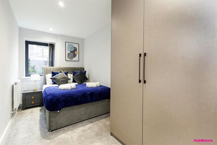 3 Bedroom Flat To Rent In The Hyde, Hendon, NW9