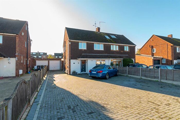 4 Bedroom Semi Detached House For Sale In The Avenue, Aylesford, ME20