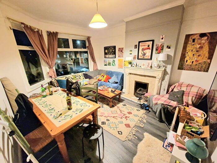 6 Bedroom Semi-Detached House To Rent In Bamford Road, Manchester, M20