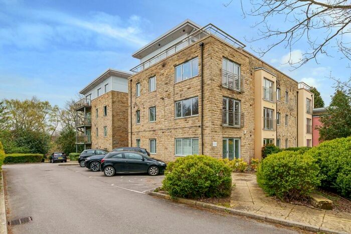 2 Bedroom Apartment To Rent In Brodwell Grange, Leeds, LS18