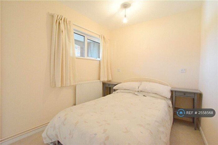 1 Bedroom Flat To Rent In Yew Tree Close, Beaconsfield, HP9