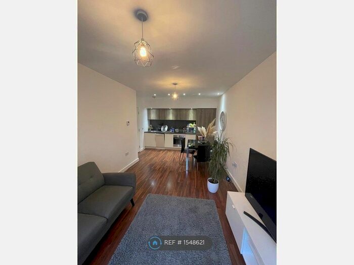 2 Bedroom Flat To Rent In Clovelly Court, West Drayton, UB7