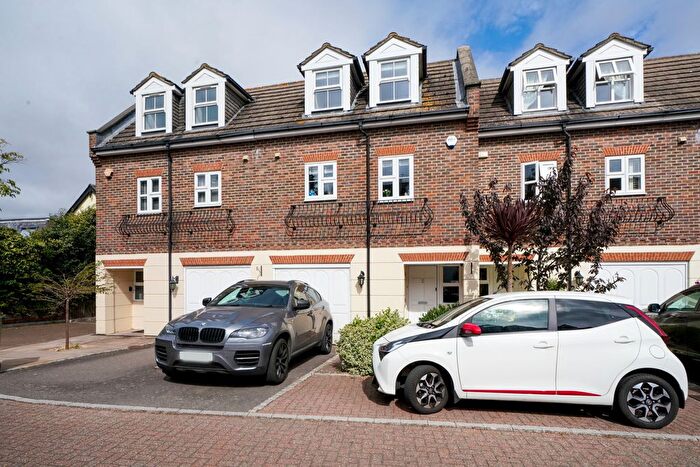3 Bedroom Detached House To Rent In Sandown Gate, Portsmouth Road, Esher, Surrey, KT10