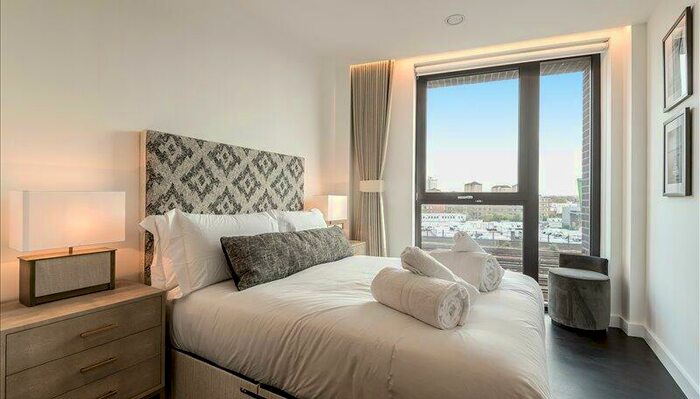 2 Bedroom Flat To Rent In Charles Clowes Walk, SW11