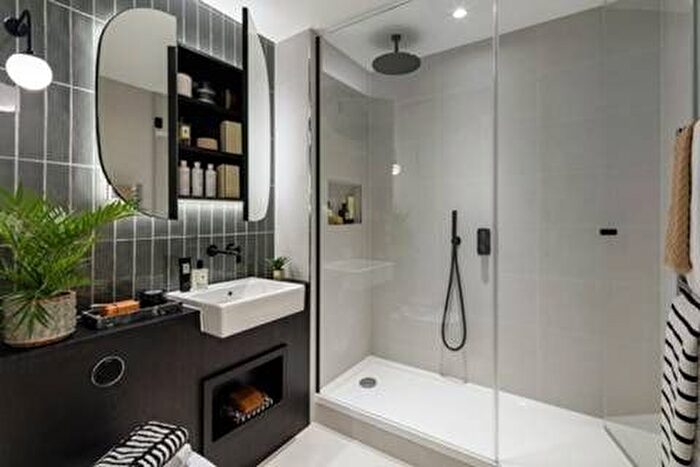2 Bedroom Flat To Rent In Affinity View, London, E16
