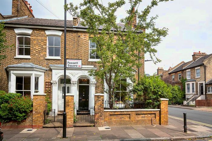 4 Bedroom Semi-Detached House To Rent In Fassett Square, London, E8