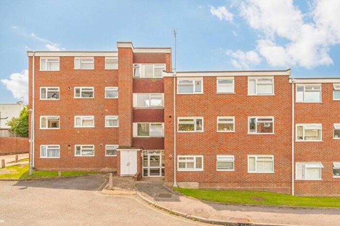 2 Bedroom Flat For Sale In Deer Park Close, Kingston Upon Thames, KT2