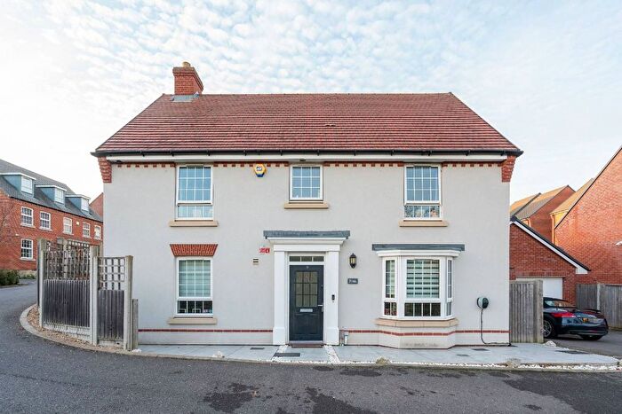 4 Bedroom Detached House For Sale In Hubert Crescent, Watford, Bushey, WD23