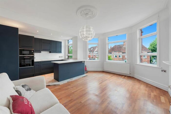 3 Bedroom Flat To Rent In Fordwych Road, London, NW2