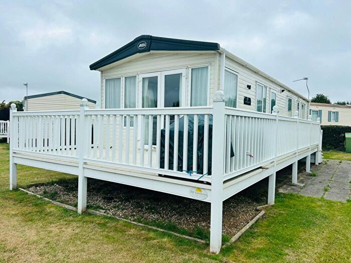 2 Bedroom Mobile/park Home For Sale In Butt Lane, Burgh Castle, NR31