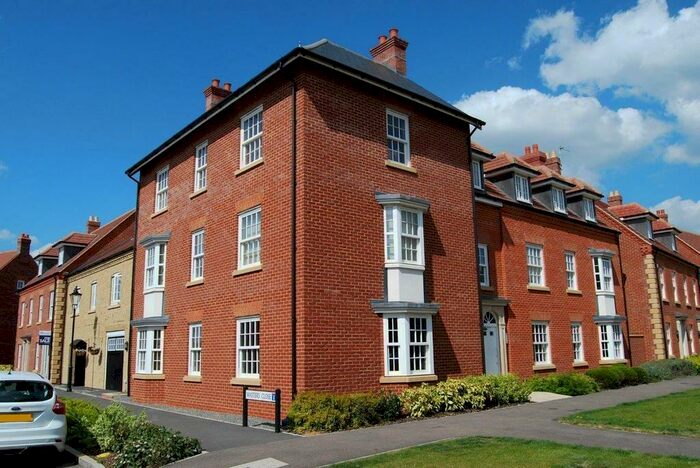 2 Bedroom Ground Flat To Rent In Greenkeepers Road, Bedford, Bedfordshire, MK40