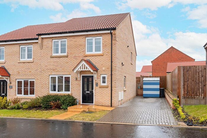 3 Bedroom Semi-Detached House For Sale In Sparrowhawk Close, Hopton, NR31