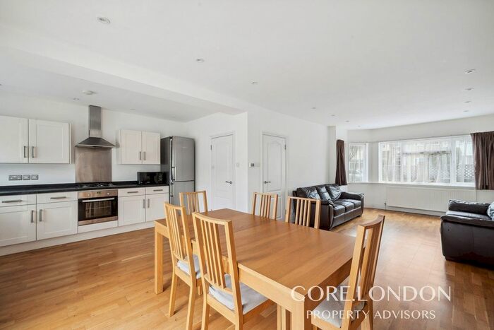 5 Bedroom Semi-Detached House To Rent In Allan Way, Acton, W3