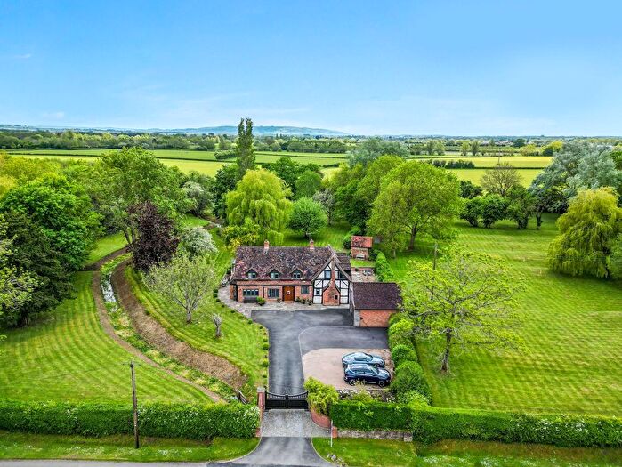 4 Bedroom Detached House For Sale In Grafton Flyford, Worcester, WR7