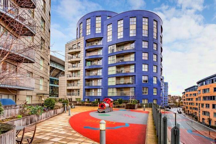 1 Bedroom Flat To Rent In Finsbury Court, Queensland Terrace, Islington, N7