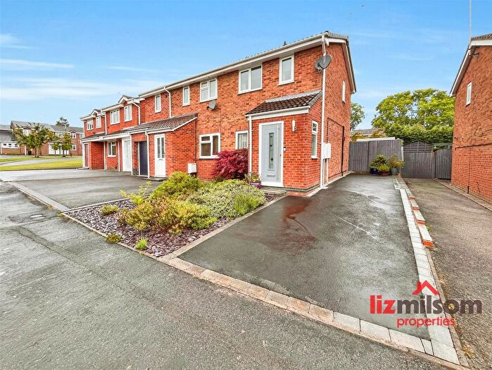 2 Bedroom Semi-detached House For Sale In Falcon Way, Woodville, DE11