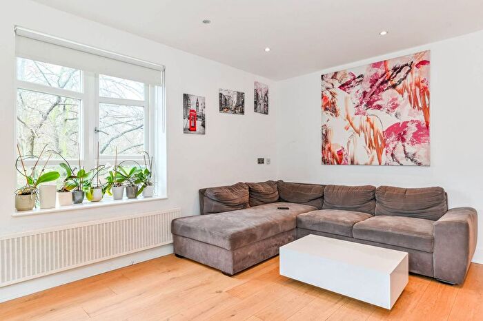 2 Bedroom Flat To Rent In Rosemary Lodge, De Beauvoir Town, London, N1