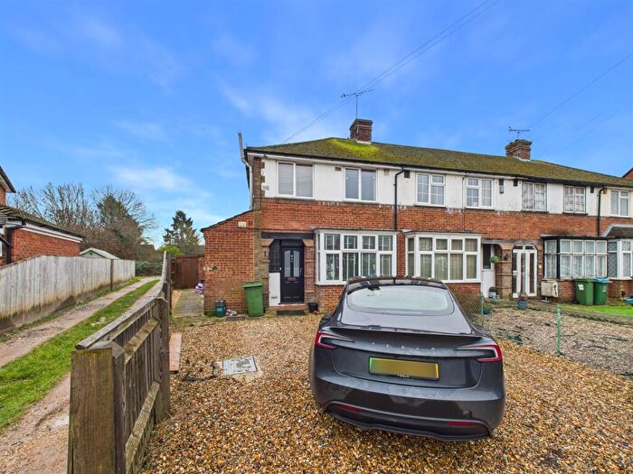 1 Bedroom Maisonette For Sale In Cromwell Avenue, Aylesbury, Buckinghamshire, HP19