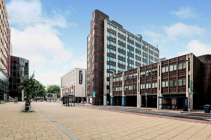 2 Bedroom Flat To Rent In Isambard Brunel Road, Portsmouth, Hampshire, PO1