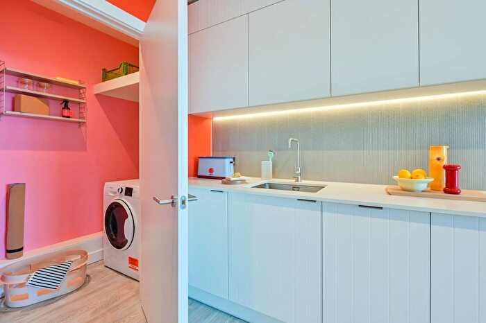 1 Bedroom Flat To Rent In Westfield Avenue, Stratford, London, E20