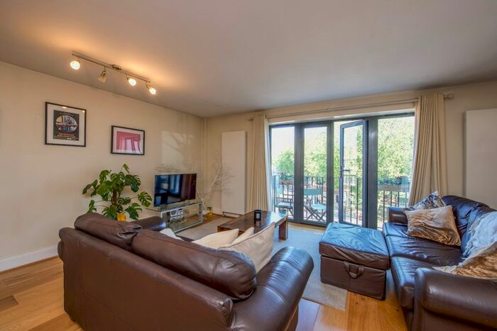 2 Bedroom Flat To Rent In Clapham Park Road, London, SW4