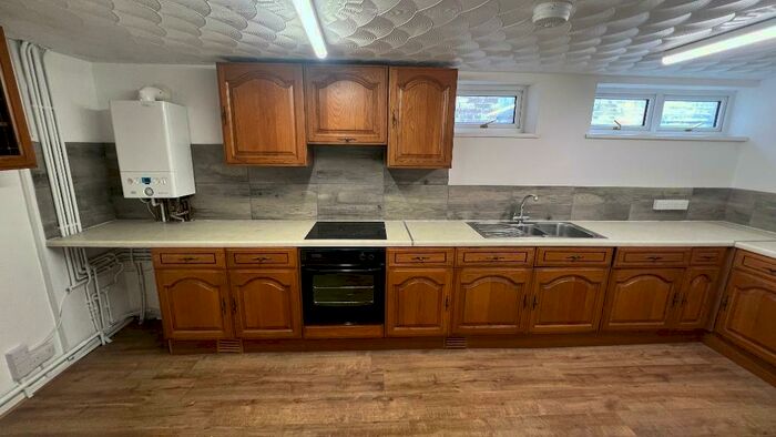 3 Bedroom Flat To Rent In Cardiff Street, Aberdare, Aberdare, United Kingdom &#;(&#;+), CF44