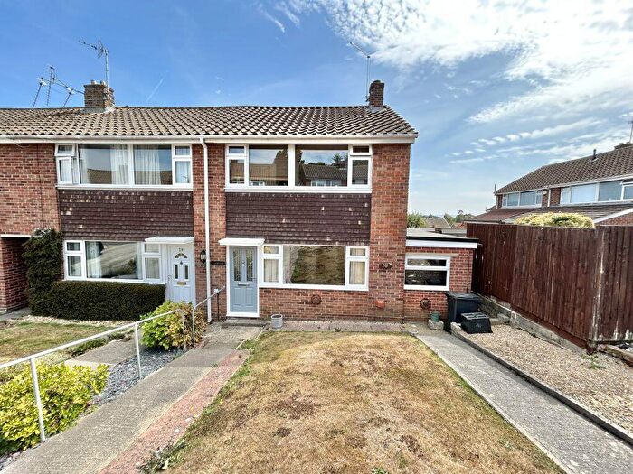 3 Bedroom End Of Terrace House For Sale In St Marys Crescent, Yeovil, Somerset, BA21