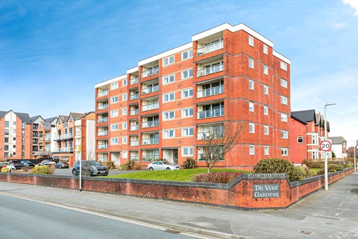 2 Bedroom Flat For Sale In South Promenade, Lytham St. Annes, Lancashire, FY8